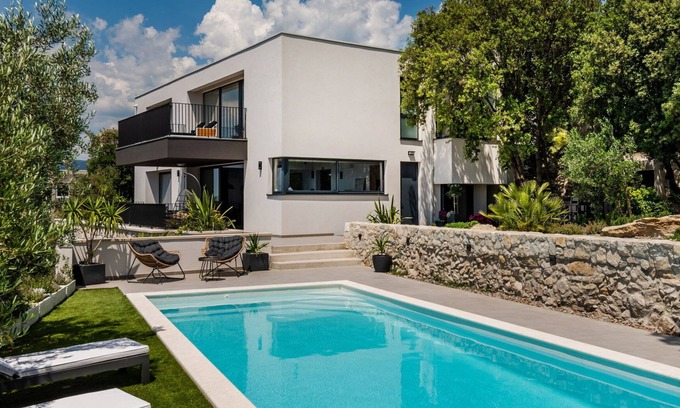 Kastel Kambelovac Villa | Villa Maremonte with Pool