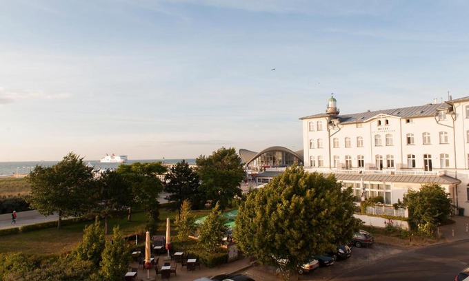 Warnemuende Apartment | Villa Meerblick Warnemünde - Ferienwohnung mit Meerblick in erster Reihe zum Strand und Promenade