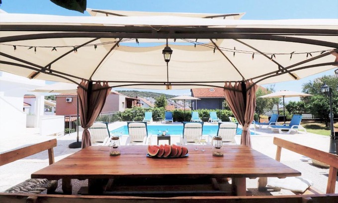 Businci Villa | Villa Mendula Trogir - Luxury villa by the beach - heated pool - lush green garden