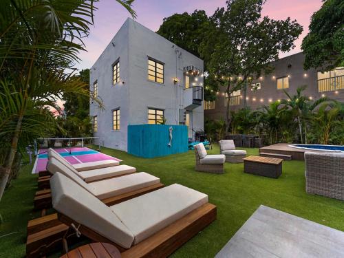 Coral Way Villa | Villa Mi Amor Walkable Pool & Games