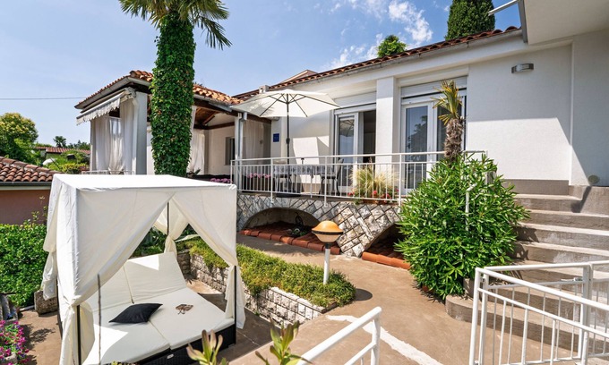 Ika House | Villa Nika by Interhome