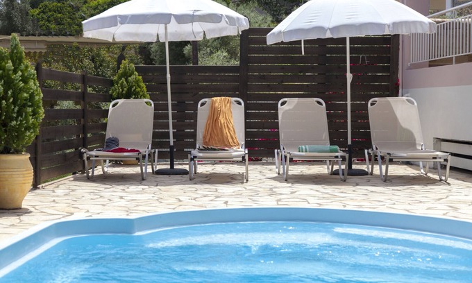 Apolpaina Villa | Villa 'Nikoleta' with Private Pool, Wi-Fi and Air Conditioning