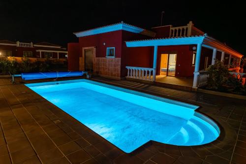 Caleta de Fuste Villa | Villa Oceana - Cliffside Retreat