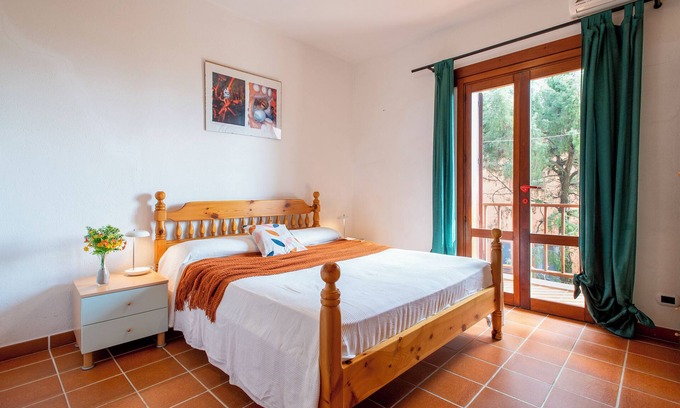 Trinita d'Agultu e Vignola Villa | Villa 'Pentavano White House' with Private Terrace, Wi-Fi and Air Conditioning