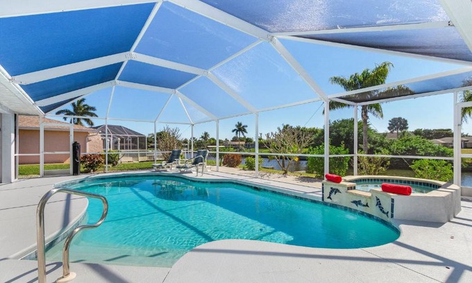 Caloosahatchee House | Villa Porpoise of Life - Cape Coral - Roelens Vacations