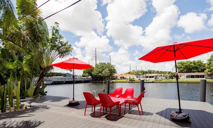 Fort Lauderdale Villa | Villa Rio: Lux 4BR Waterfront 5 min to beach!