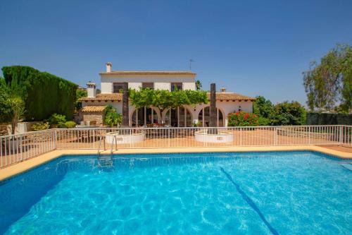 Paratella Villa | Villa Rocky - Plusholidays