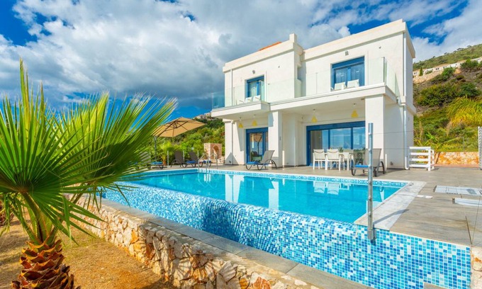Skala Villa | Villa Seashell: Large Private Pool, Walk to Beach, Sea Views, A/C, WiFi