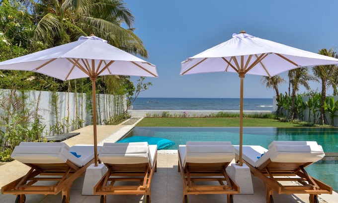 Lokapaksa Villa | VILLA SERENITY - PRIVATE, LUXURIOUS & OPEN CONCEPT BEACHFRONT VILLA