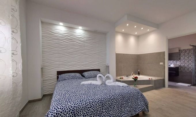 Chiaramonte Gulfi Villa | Villa surrounded by greenery with pool exclusive use in Sicily