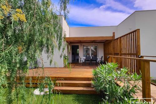 Vias Villa | Villa T3 climatisée en résidence avec piscine