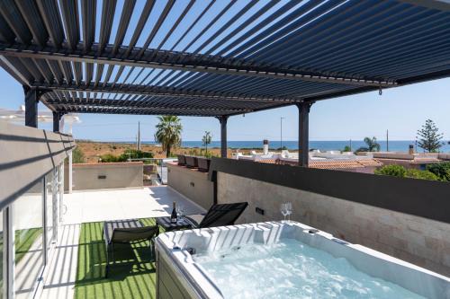 Syracuse Villa | Villa Tea con piscina a pochi passi dal mare