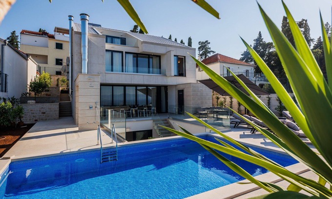 Sutivan Villa | Villa Valleo with Pool