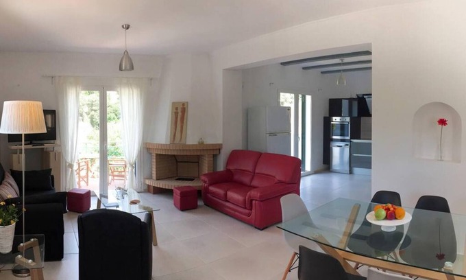 Dhrakata Villa | Villa Verde with Outdoor Jacuzzi