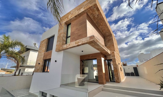 Bolonia Ski Chalet | Villa with private pool a few meters from the beach.