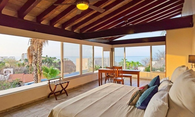 Santa Maria Huatulco Villa | Villa with a private pool and ocean view