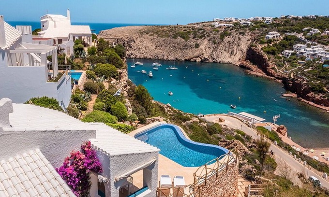 Ciutadella de Menorca Villa | Villa with pool and super beach views in Cala Morell
