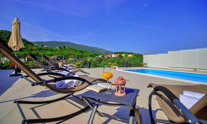 Zvecanje House | Villa with pool, ideal for 4 people