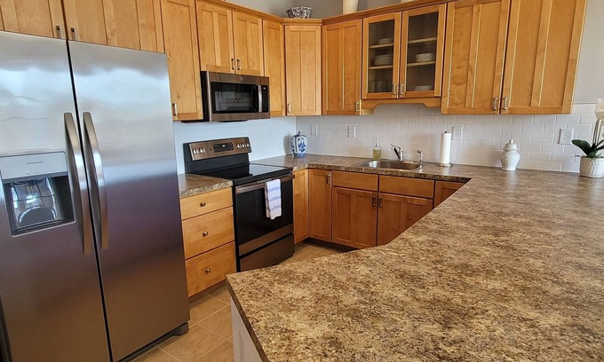 Villages of Five Points Condo | VILLAGES OF FIVE POINTS! COMMUNITY POOL! LINENS INCLUDED!