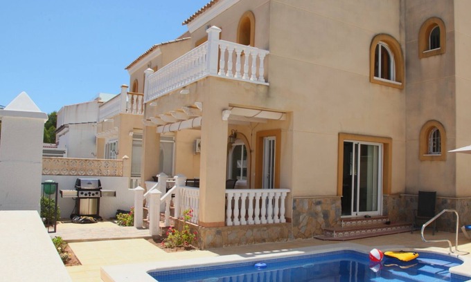 San Miguel de Salinas Villa | Villamartin Detached Villa. Private pool, Free WiFi & Air-con', Minutes - Beach.