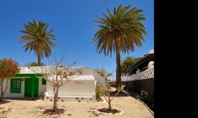Haria Villa | Villas Finca la Crucita 3 Bedrooms TT Share Pool