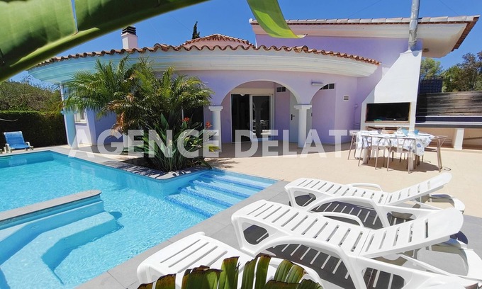Peniscola Ski Chalet | Villas with swimming pool and private Jacuzzi, 2 bedrooms, barbecue, Wifi