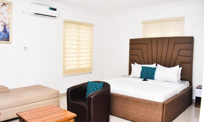 Lekki Phase 1 Hotel | Vintage Classic Lodge