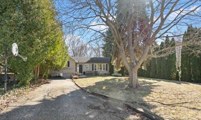 Niagara-on-the-Lake Cottage | Vintage Wine Time in the heart of wine country!