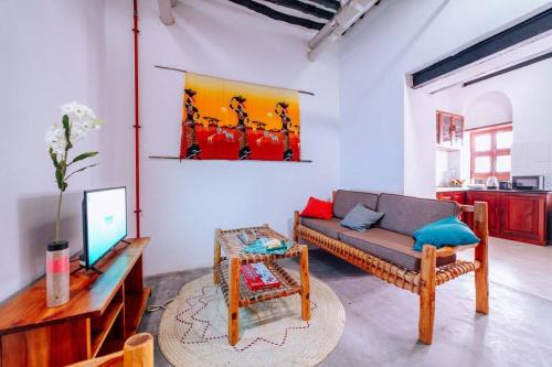 Stone Town Apartment | Violeth's Charm at Train's House