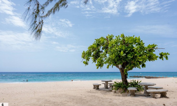 Runaway Bay Villa | vision with dreams villa