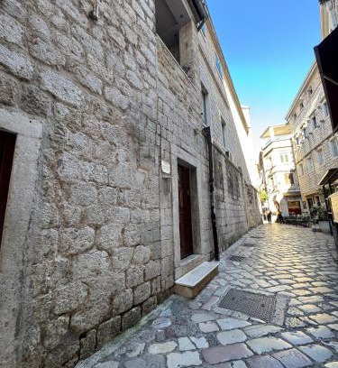 Kotor Old Town Apartment | Vita Mundo