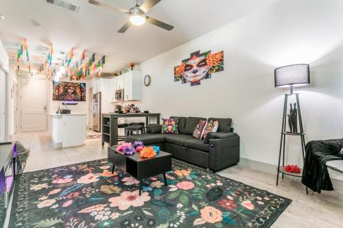 Downtown San Antonio Apartment | Viva Fiesta Condo on San Antonio Riverwalk
