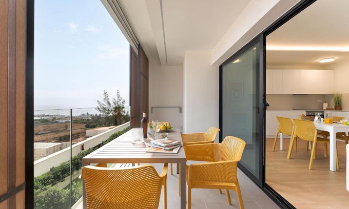 Agaete Apartment | Vivelorural Agaete 2D infinity pool & great views