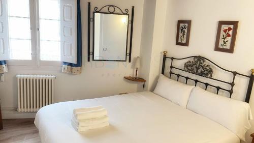 Castanos Apartment | Vivienda turistica con encanto centrico, wifi y patio