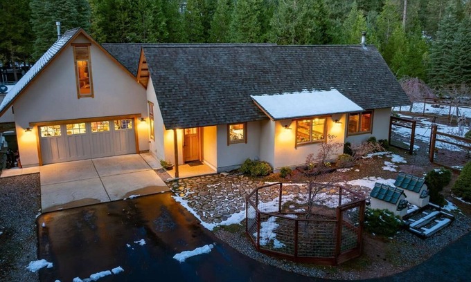 Croft House | VolcanonJapanese-inspired Zen retreat in the Pines