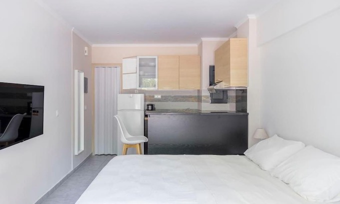 Voula Apartment | Voula's Secret Garden Studio
