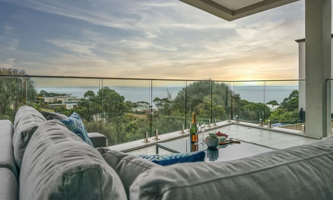 Mount Martha House | Vue Sur La Mer by Ready Set Stay - View of the sea