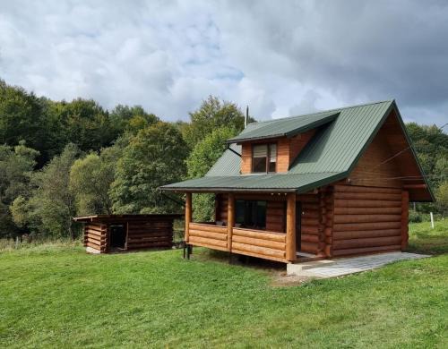 Lviv Oblast House | Vysoka brama дерев'яний будиночок з чаном