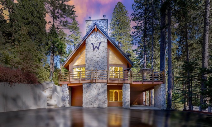 Arnold Ski Chalet | W House in BLS, sleeps 20 with Game Room, HotTub, Central AC&Heat, Pet friendly