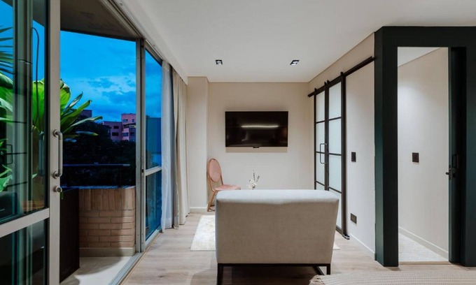 Las Lomas I Apartment | w Loft Twin Low Floor