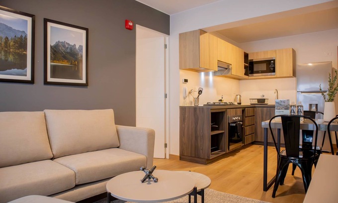 Miraflores Apartment | w Magnificent 2BR w/Balcony in Miraflores