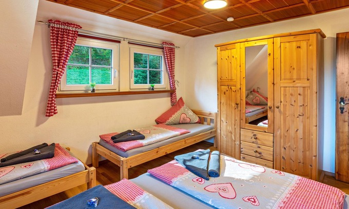 Enzklosterle Apartment | Waldblick holiday apartment, 75sqm, 2 bedrooms, max. 8 people (6 adults)