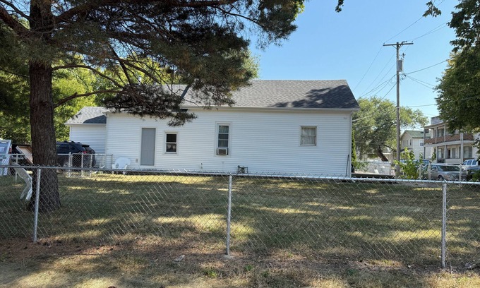 Peoria House | Walk or Shuttle to OSF