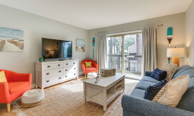 Hilton Head Island Villa | Walk to Beach: Villa w/Balcony in Hilton Head!