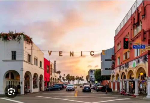 Downtown Apartment | Walk to Santa Monica Beach Pier
