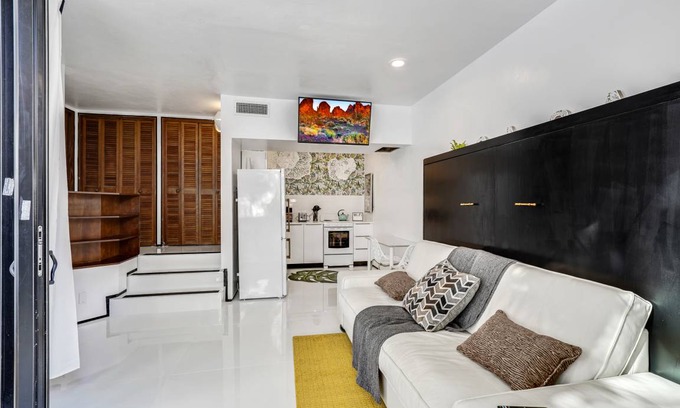 Colee Hammock Apartment | Walk to the best dining, bars, shops, and more
