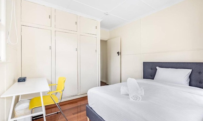 St. Lucia House | Walk to UQ Shops and Transit Great Value Studio
