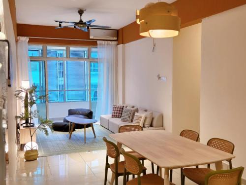 Tebrau Apartment | Walking Distance to Mount Austin - 6 pax Newly Renovated