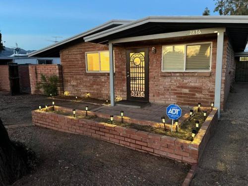 Oak Flower House | Walnut Home