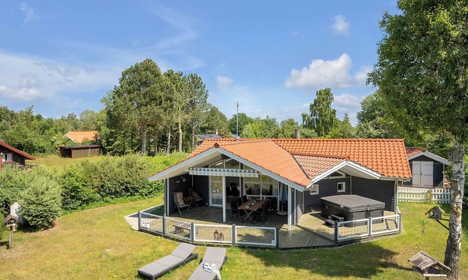 Ørsted House | "Waltraud" - 500m from the sea by Interhome